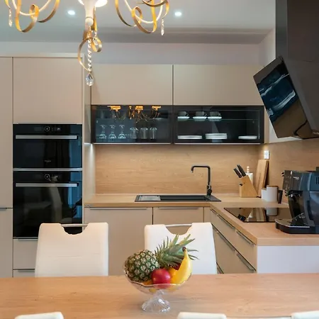 Del Alma Apartment Split